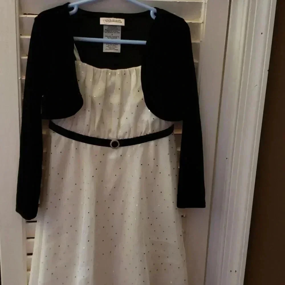 Toddler girl size 5  holiday stlye dress W/an attatched‎  black shawl